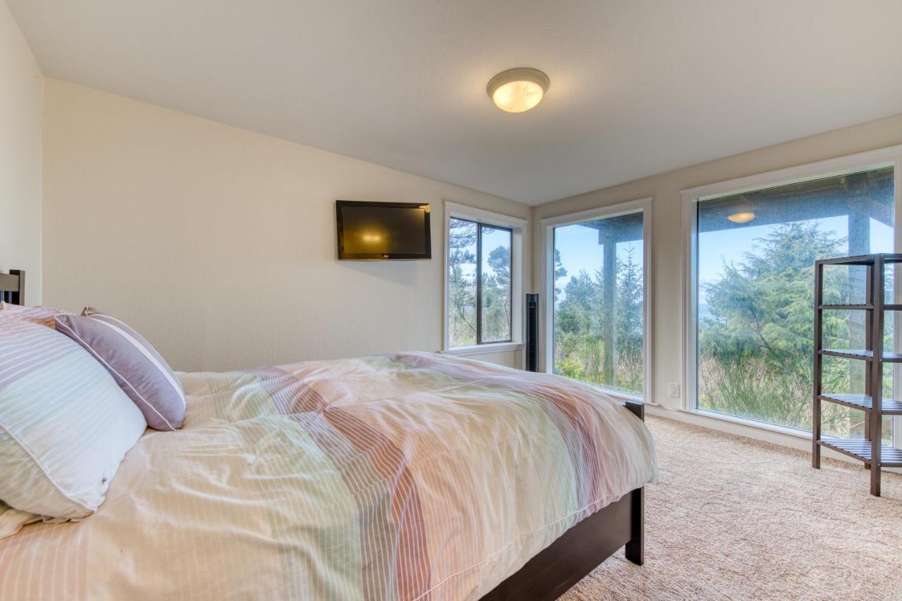 Coastal Comfort Oceanside Exterior photo