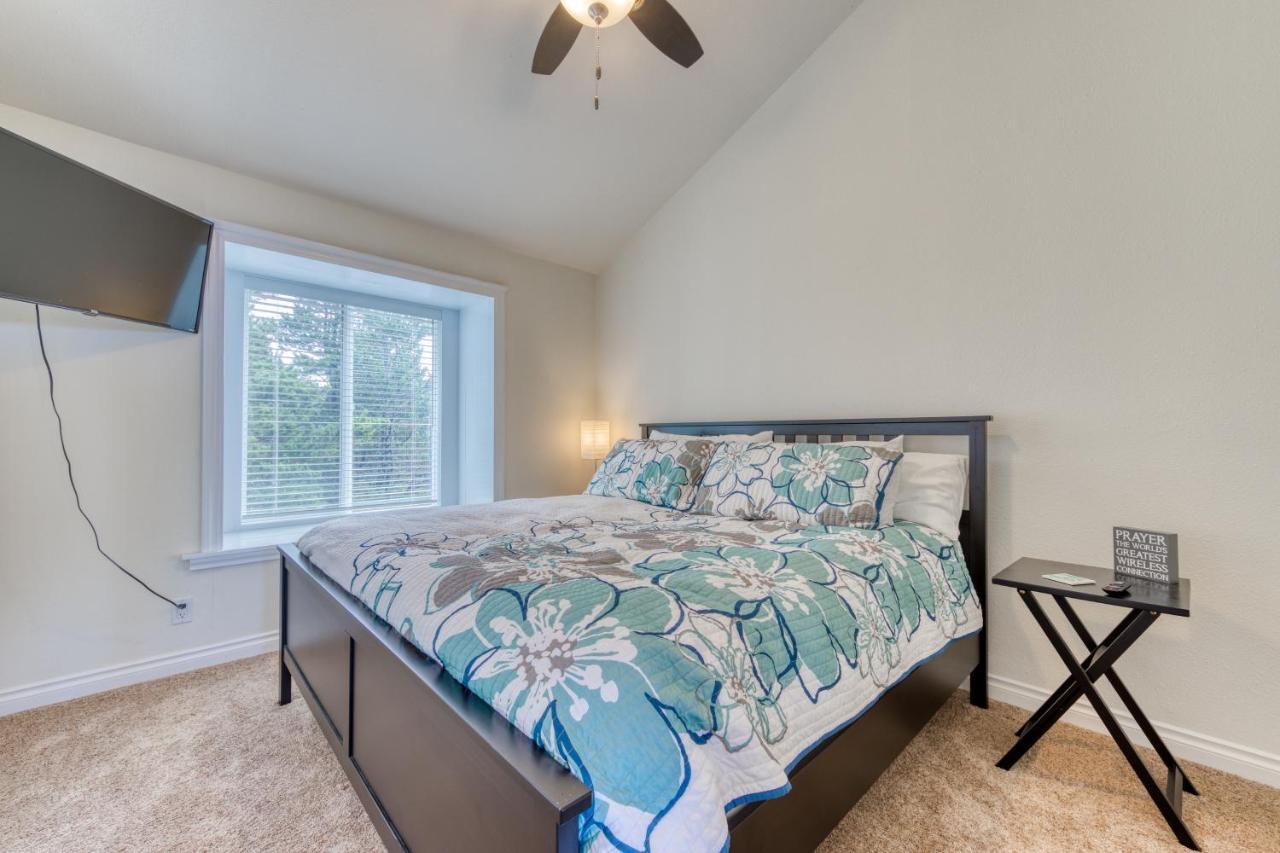 Coastal Comfort Oceanside Exterior photo