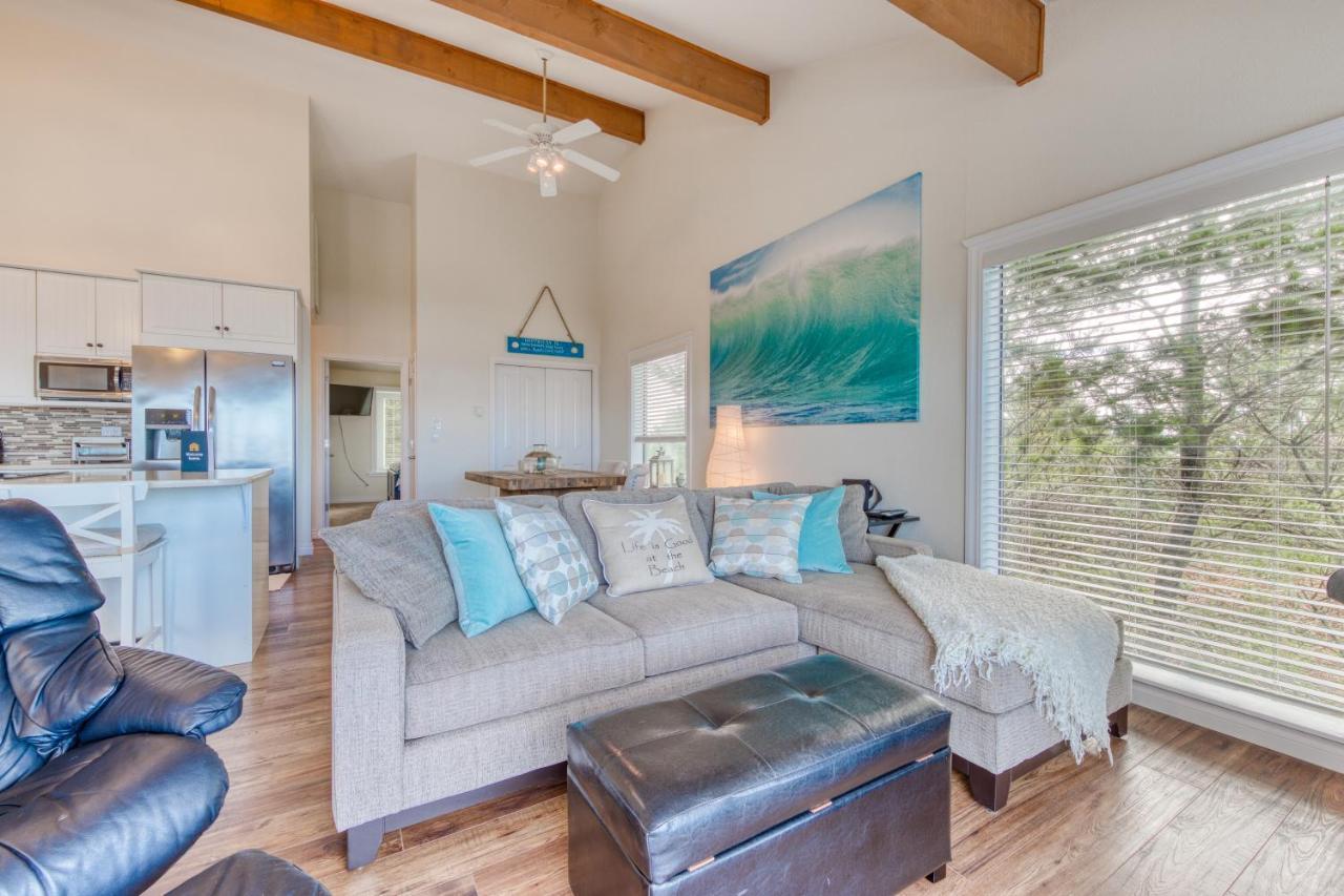 Coastal Comfort Oceanside Exterior photo